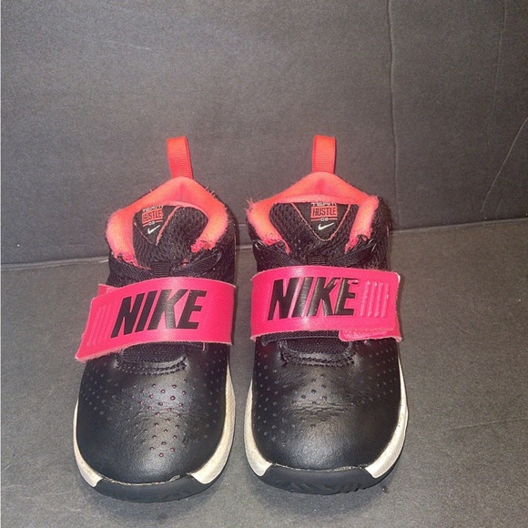 Nike - Picture 2 of 6